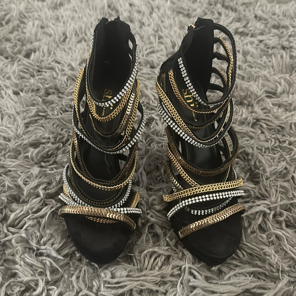 Chain link heel